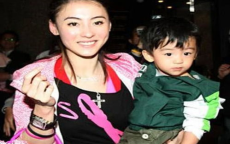 张柏芝机场泪别二子，儿子留学成全场焦点！